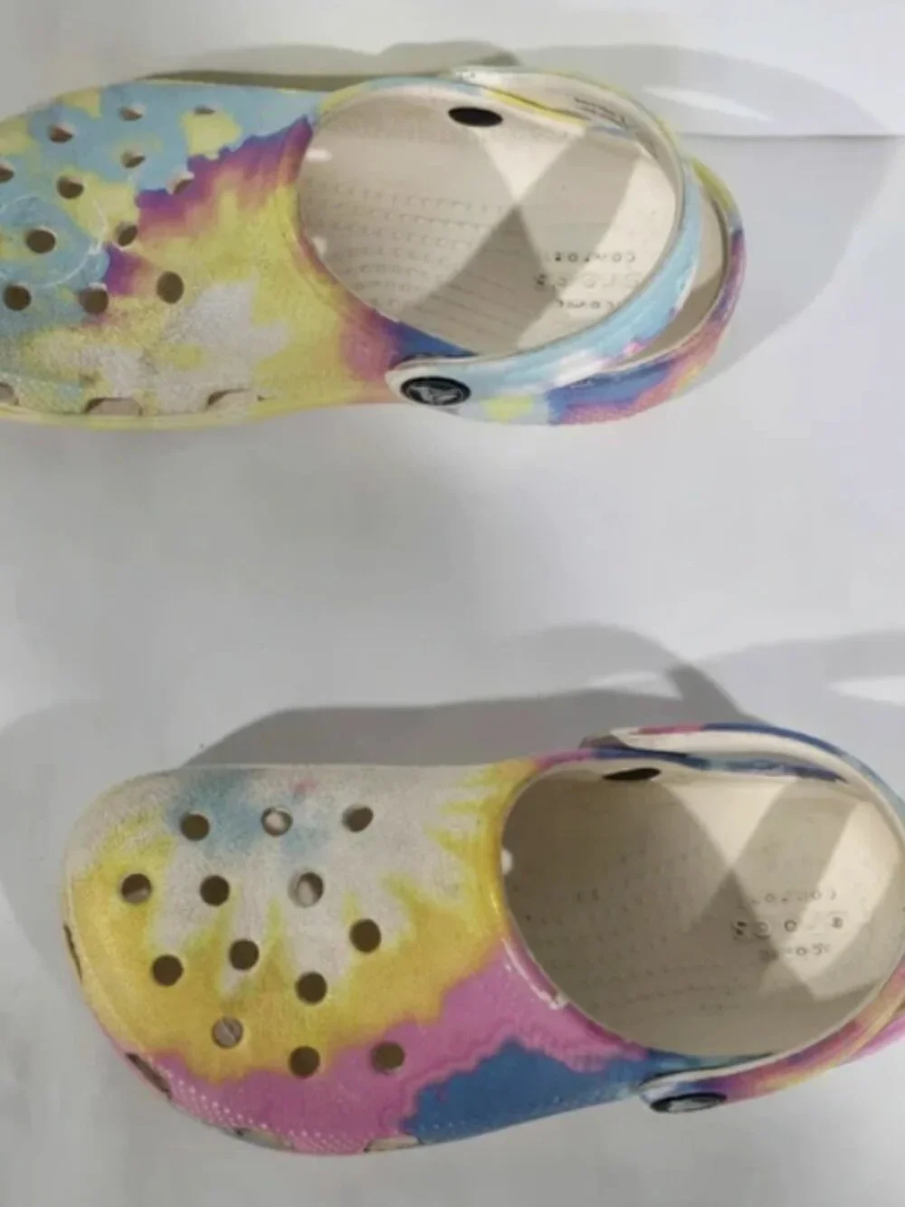 Crocs kids 12 (c12) Iconic Crocs Comfort Tie Dye